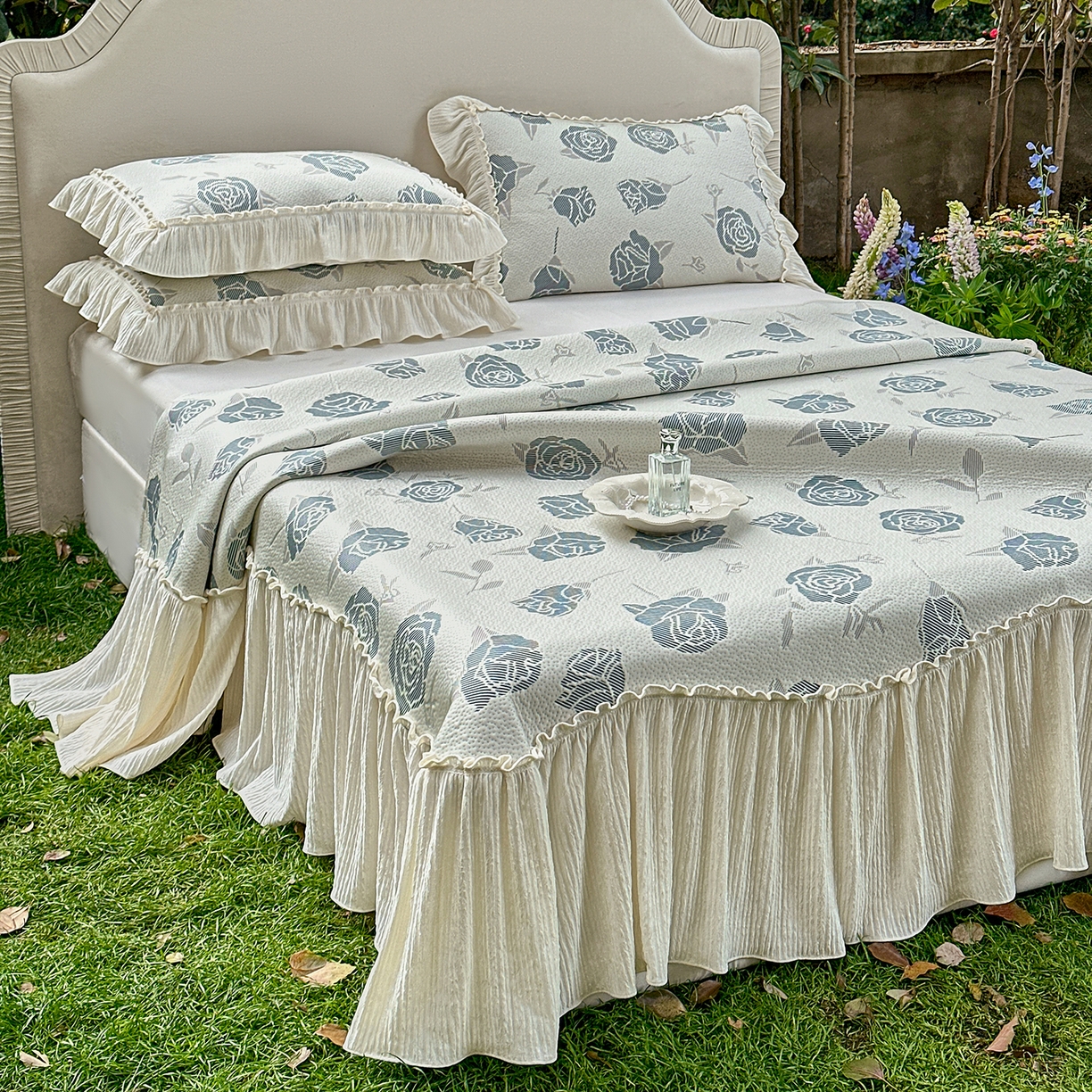 91家纺网 家纺一手货源 找家纺 乐朵家居 2026新款 奶芙 玫瑰 弧度款 凉豆豆 凉席三件套 蓝