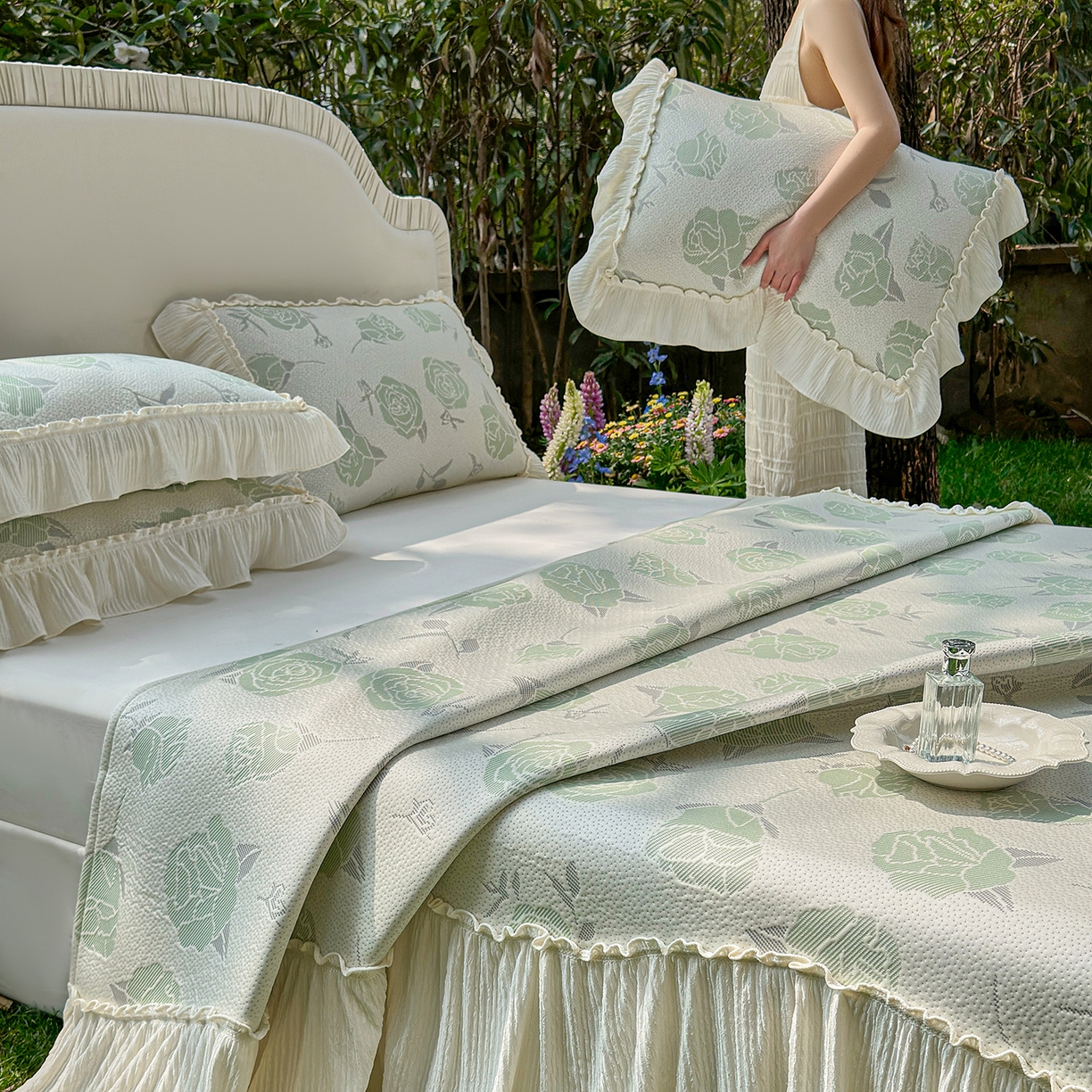 91家纺网 家纺一手货源 找家纺 乐朵家居 2026新款 奶芙 玫瑰 弧度款 凉豆豆 凉席三件套 绿