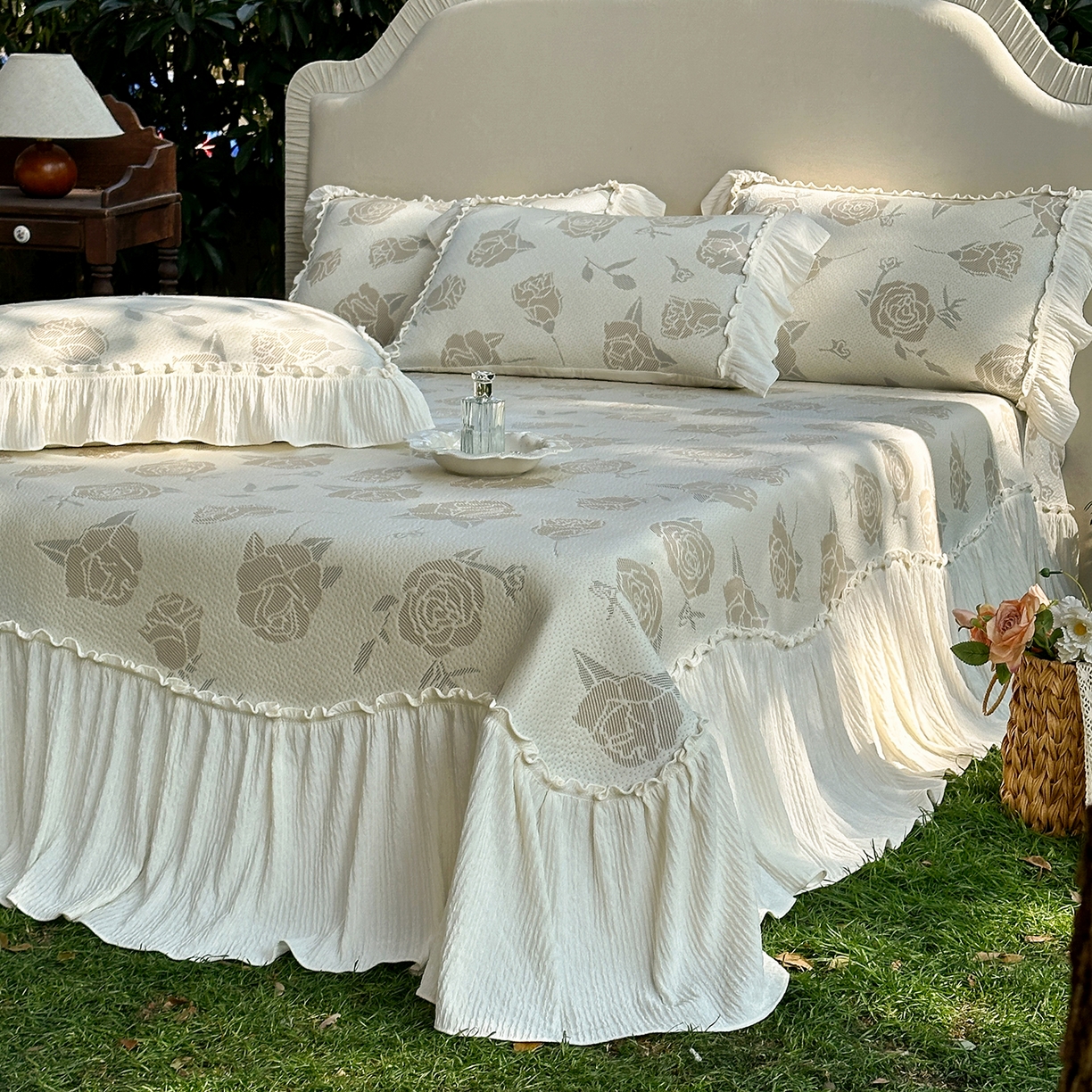 91家纺网 家纺一手货源 找家纺 乐朵家居 2026新款 奶芙 玫瑰 弧度款 凉豆豆 凉席三件套 卡其