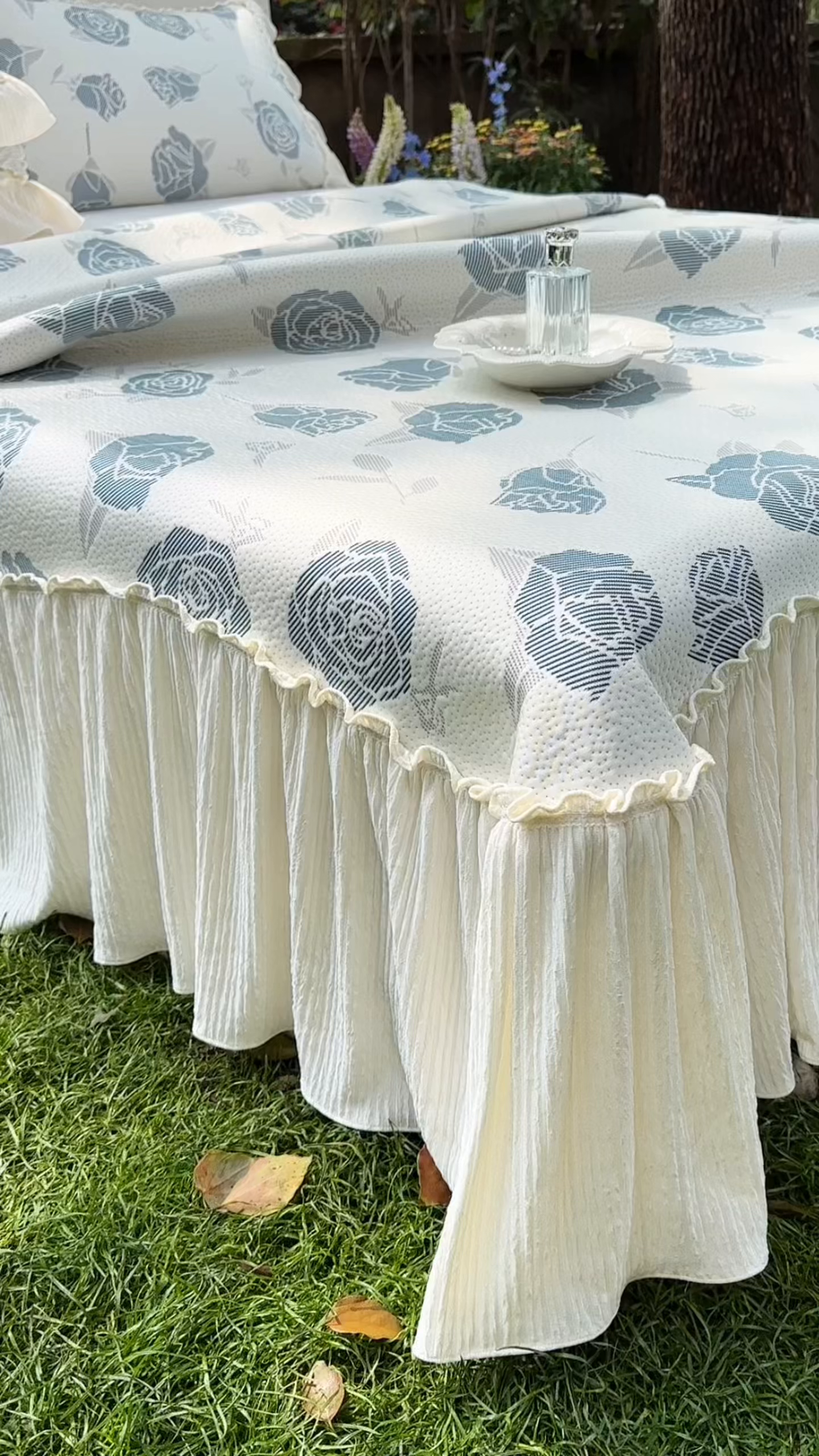 91家纺网 家纺一手货源 找家纺 乐朵家居 2026新款 奶芙 玫瑰 弧度款 凉豆豆 凉席三件套 蓝