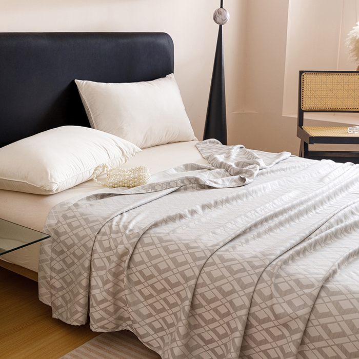 91家纺网 家纺一手货源 找家纺 悦然毛巾被 2026新款竹纤维冷感毯盖毯再生素纤维休闲夏被毛巾被夏凉被空调被 格韵梦享银