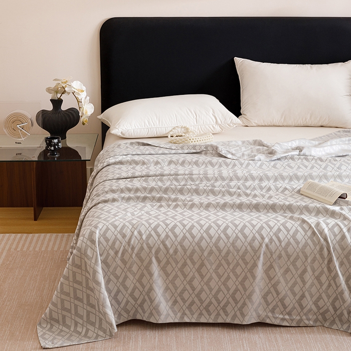 91家纺网 家纺一手货源 找家纺 悦然毛巾被 2026新款竹纤维冷感毯盖毯再生素纤维休闲夏被毛巾被夏凉被空调被 格韵梦享银