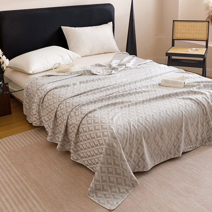 91家纺网 家纺一手货源 找家纺 悦然毛巾被 2026新款竹纤维冷感毯盖毯再生素纤维休闲夏被毛巾被夏凉被空调被 格韵梦享银