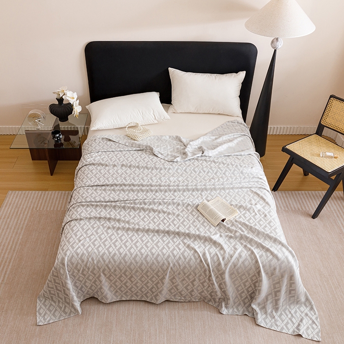 91家纺网 家纺一手货源 找家纺 悦然毛巾被 2026新款竹纤维冷感毯盖毯再生素纤维休闲夏被毛巾被夏凉被空调被 格韵梦享银