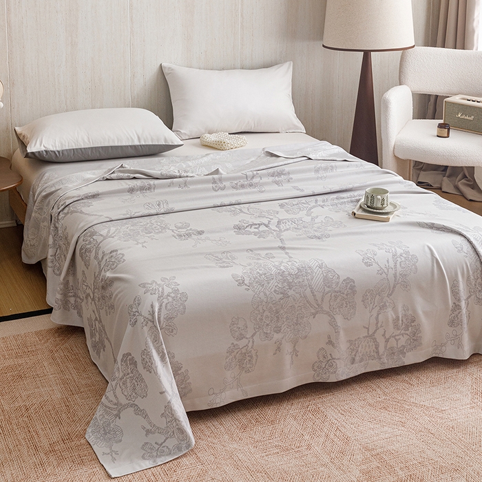 91家纺网 家纺一手货源 找家纺 悦然毛巾被 2026新款竹纤维冷感毯盖毯再生素纤维休闲夏被毛巾被夏凉被空调被 浪漫花开银