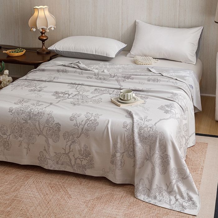 91家纺网 家纺一手货源 找家纺 悦然毛巾被 2026新款竹纤维冷感毯盖毯再生素纤维休闲夏被毛巾被夏凉被空调被 浪漫花开银