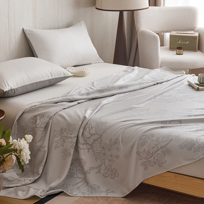 91家纺网 家纺一手货源 找家纺 悦然毛巾被 2026新款竹纤维冷感毯盖毯再生素纤维休闲夏被毛巾被夏凉被空调被 浪漫花开银