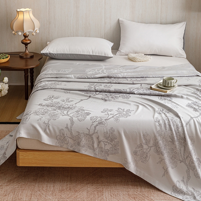 91家纺网 家纺一手货源 找家纺 悦然毛巾被 2026新款竹纤维冷感毯盖毯再生素纤维休闲夏被毛巾被夏凉被空调被 浪漫花开银