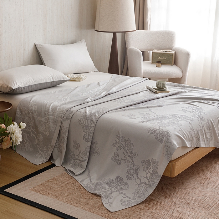 91家纺网 家纺一手货源 找家纺 悦然毛巾被 2026新款竹纤维冷感毯盖毯再生素纤维休闲夏被毛巾被夏凉被空调被 浪漫花开银