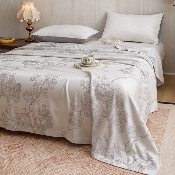 91家纺网 家纺一手货源 找家纺 悦然毛巾被 2026新款竹纤维冷感毯盖毯再生素纤维休闲夏被毛巾被夏凉被空调被 浪漫花开银