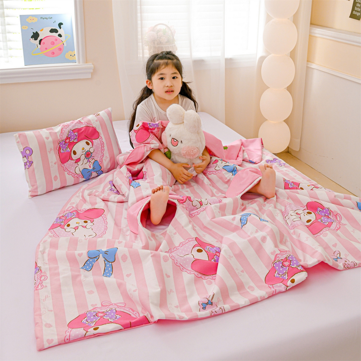 91家纺网 家纺一手货源 找家纺 名兮家居 2026新款经典奥特曼三丽鸥A类全棉纯棉儿童睡袋护肚防踢被 防踢被-竖条美乐蒂