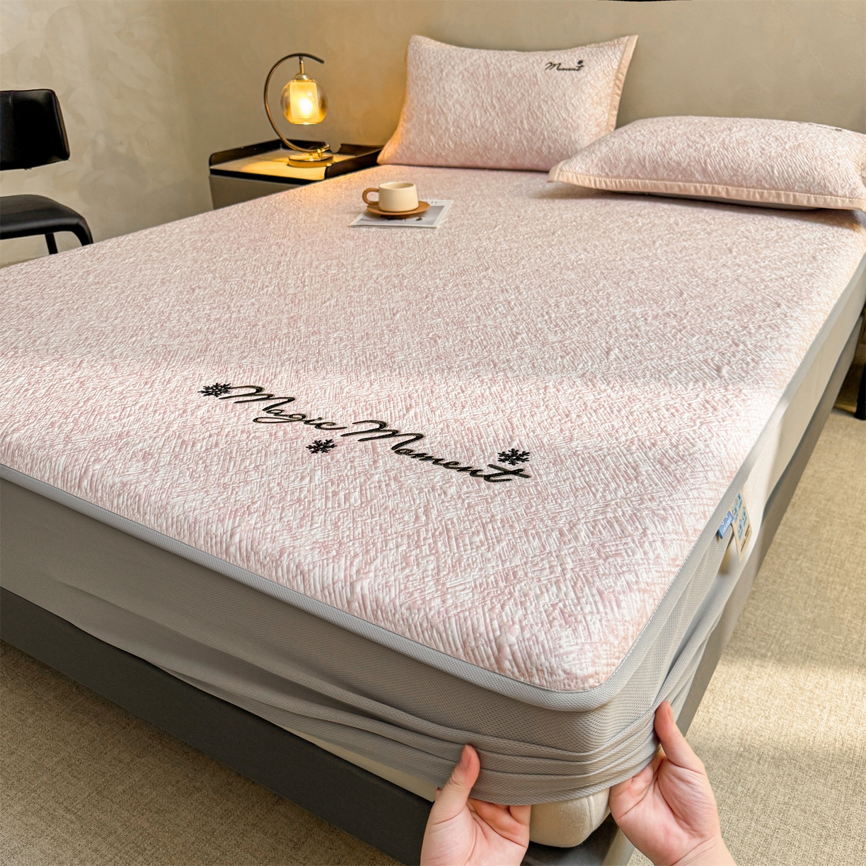 91家纺网 家纺一手货源 找家纺 （总）慕木家纺 2026新款巴洛克刺绣系列冰豆豆凉席和床笠凉席席子空调软席