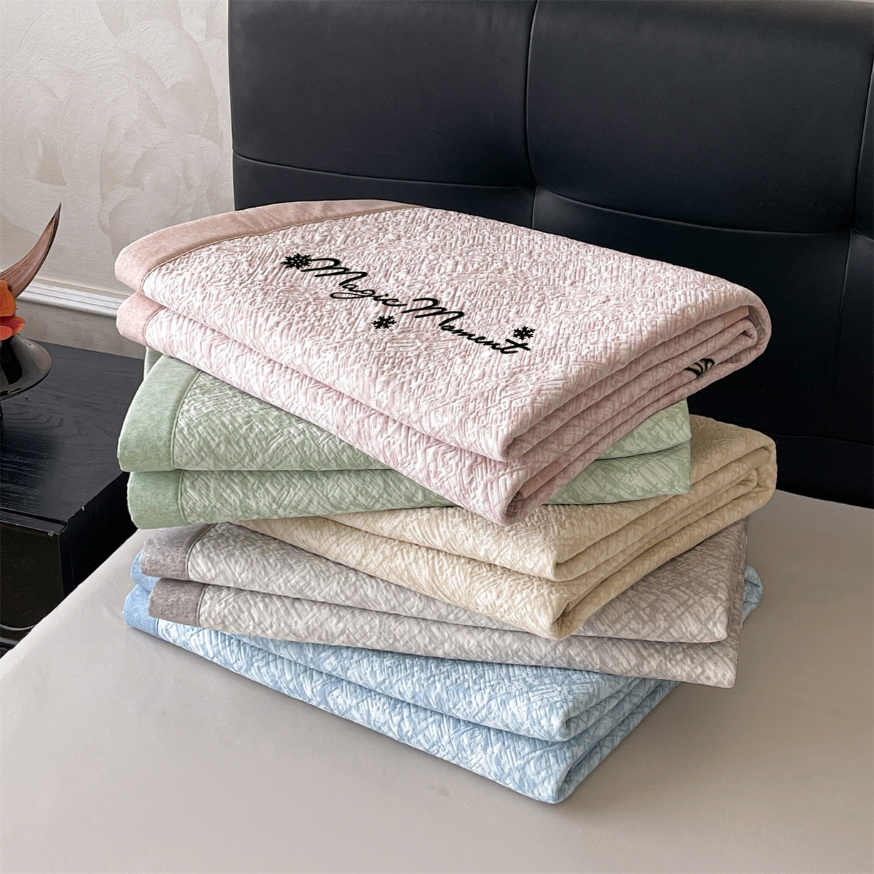 91家纺网 家纺一手货源 找家纺 （总）慕木家纺 2026新款巴洛克刺绣系列冰豆豆凉席和床笠凉席席子空调软席