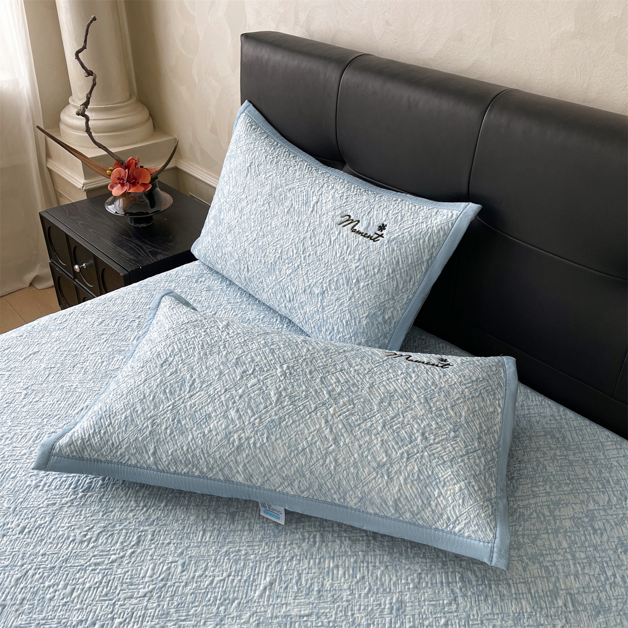 91家纺网 家纺一手货源 找家纺 慕木家纺 2026新款巴洛克刺绣系列冰豆豆凉席和床笠凉席席子空调软席 巴洛克-蓝 床席款