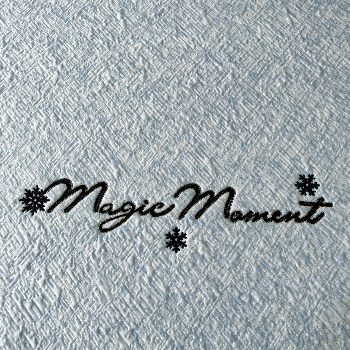 91家纺网 家纺一手货源 找家纺 慕木家纺 2026新款巴洛克刺绣系列冰豆豆凉席和床笠凉席席子空调软席 巴洛克-蓝 床席款