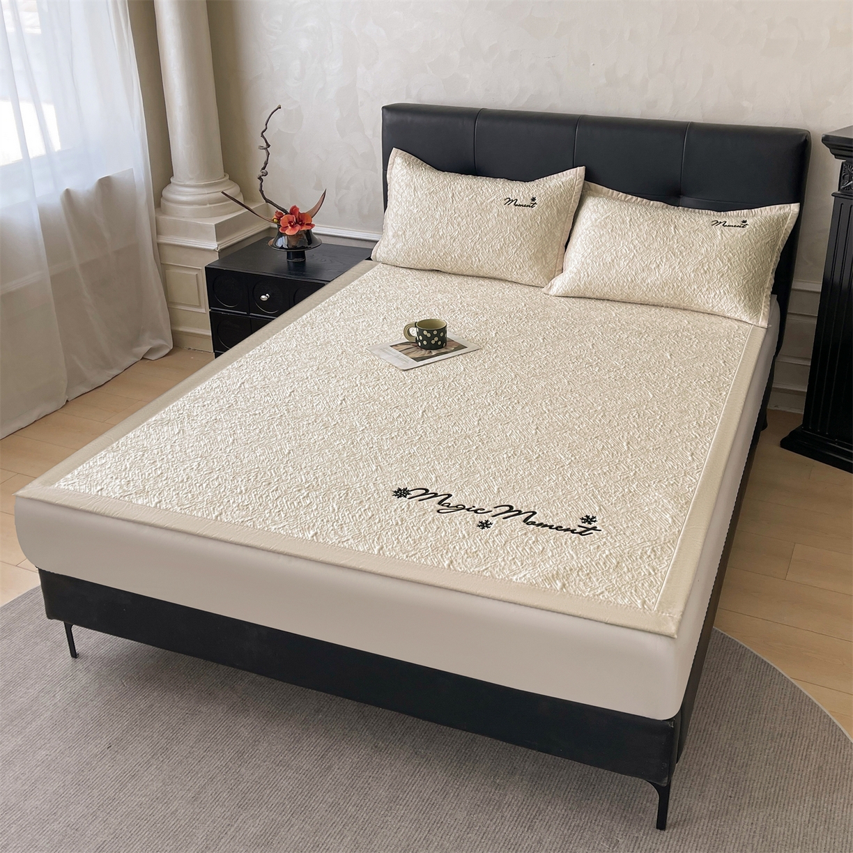 91家纺网 家纺一手货源 找家纺 慕木家纺 2026新款巴洛克刺绣系列冰豆豆凉席和床笠凉席席子空调软席 巴洛克-卡其 床席款