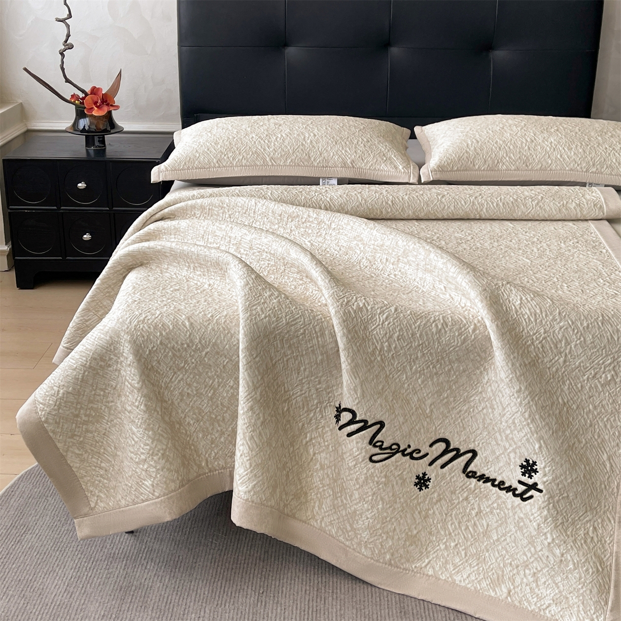 91家纺网 家纺一手货源 找家纺 慕木家纺 2026新款巴洛克刺绣系列冰豆豆凉席和床笠凉席席子空调软席 巴洛克-卡其 床席款