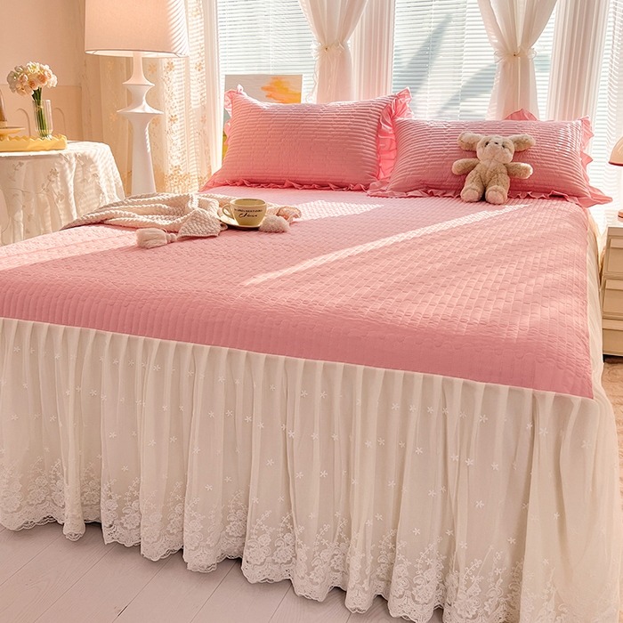 91家纺网 家纺一手货源 找家纺 （总）花香四季家纺 2026新款13376全棉夹棉床裙三件套13372纯棉纯色四件套套件蕾丝公主风