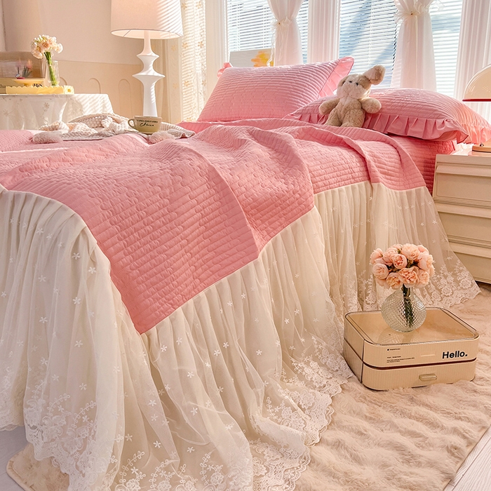 91家纺网 家纺一手货源 找家纺 （总）花香四季家纺 2026新款13376全棉夹棉床裙三件套13372纯棉纯色四件套套件蕾丝公主风