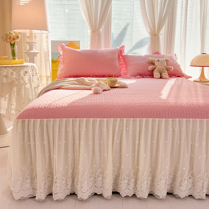 91家纺网 家纺一手货源 找家纺 （总）花香四季家纺 2026新款13376全棉夹棉床裙三件套13372纯棉纯色四件套套件蕾丝公主风