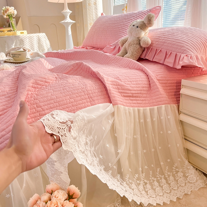 91家纺网 家纺一手货源 找家纺 （总）花香四季家纺 2026新款13376全棉夹棉床裙三件套13372纯棉纯色四件套套件蕾丝公主风