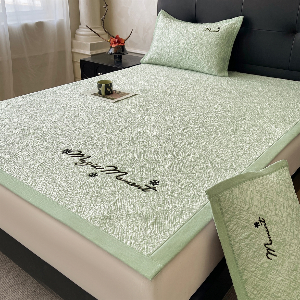 91家纺网 家纺一手货源 找家纺 慕木家纺 2026新款巴洛克刺绣系列冰豆豆凉席和床笠凉席席子空调软席 巴洛克-绿 床席款