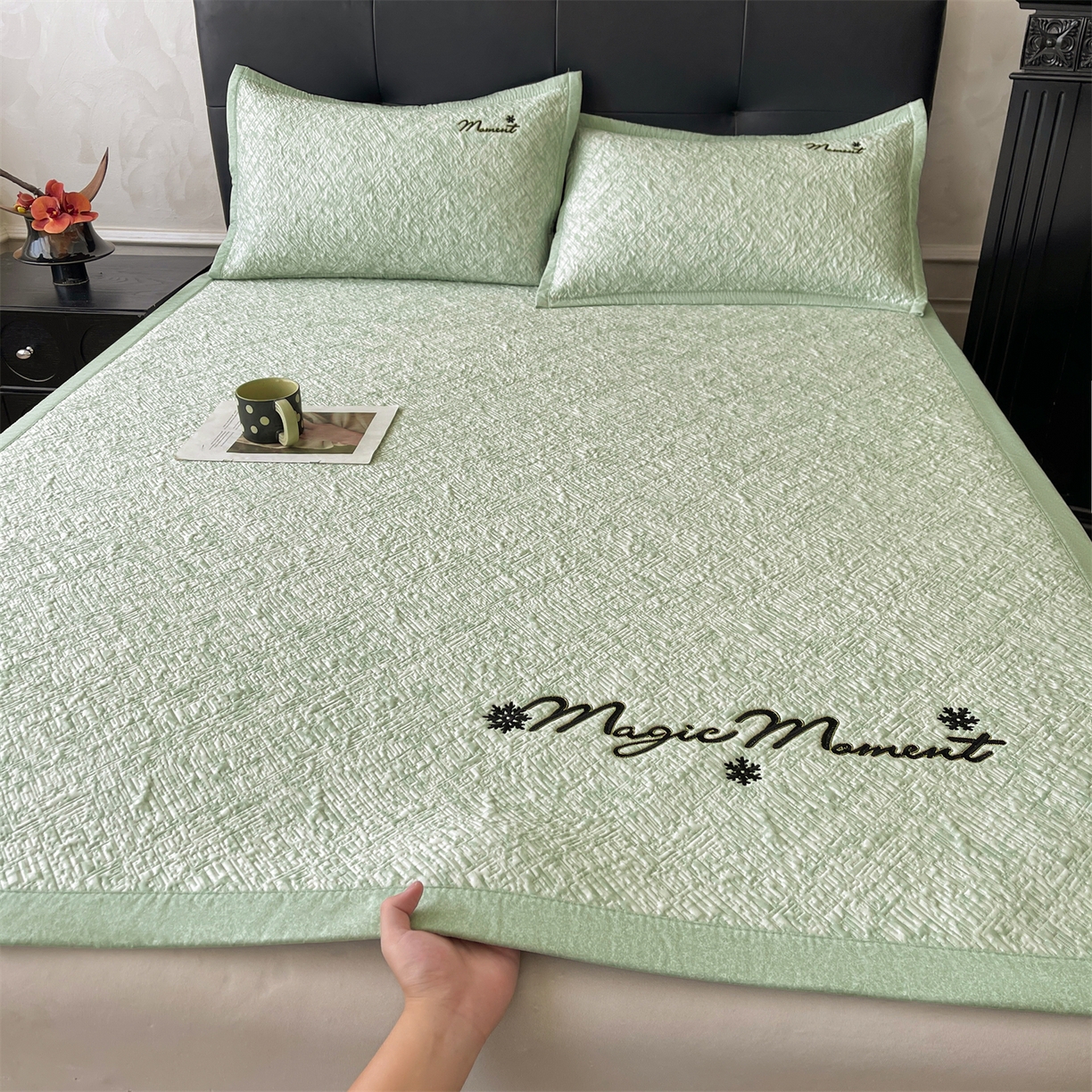 91家纺网 家纺一手货源 找家纺 慕木家纺 2026新款巴洛克刺绣系列冰豆豆凉席和床笠凉席席子空调软席 巴洛克-绿 床席款