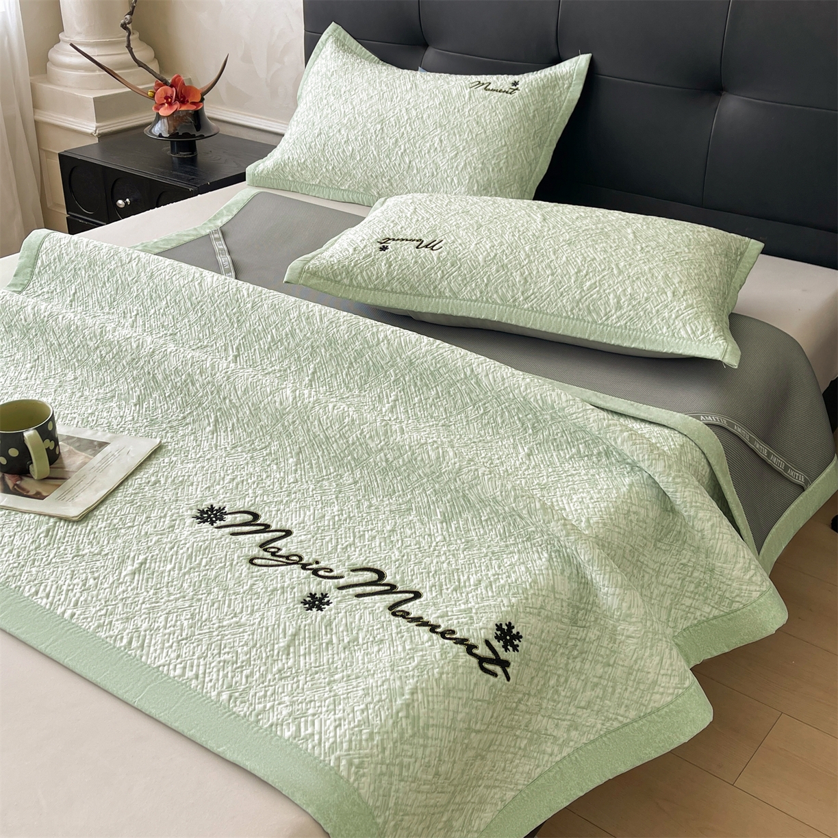 91家纺网 家纺一手货源 找家纺 慕木家纺 2026新款巴洛克刺绣系列冰豆豆凉席和床笠凉席席子空调软席 巴洛克-绿 床席款