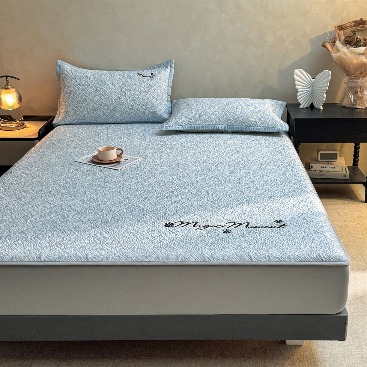 91家纺网 家纺一手货源 找家纺 慕木家纺 2026新款巴洛克刺绣系列冰豆豆凉席和床笠凉席席子空调软席 巴洛克-蓝 床笠款