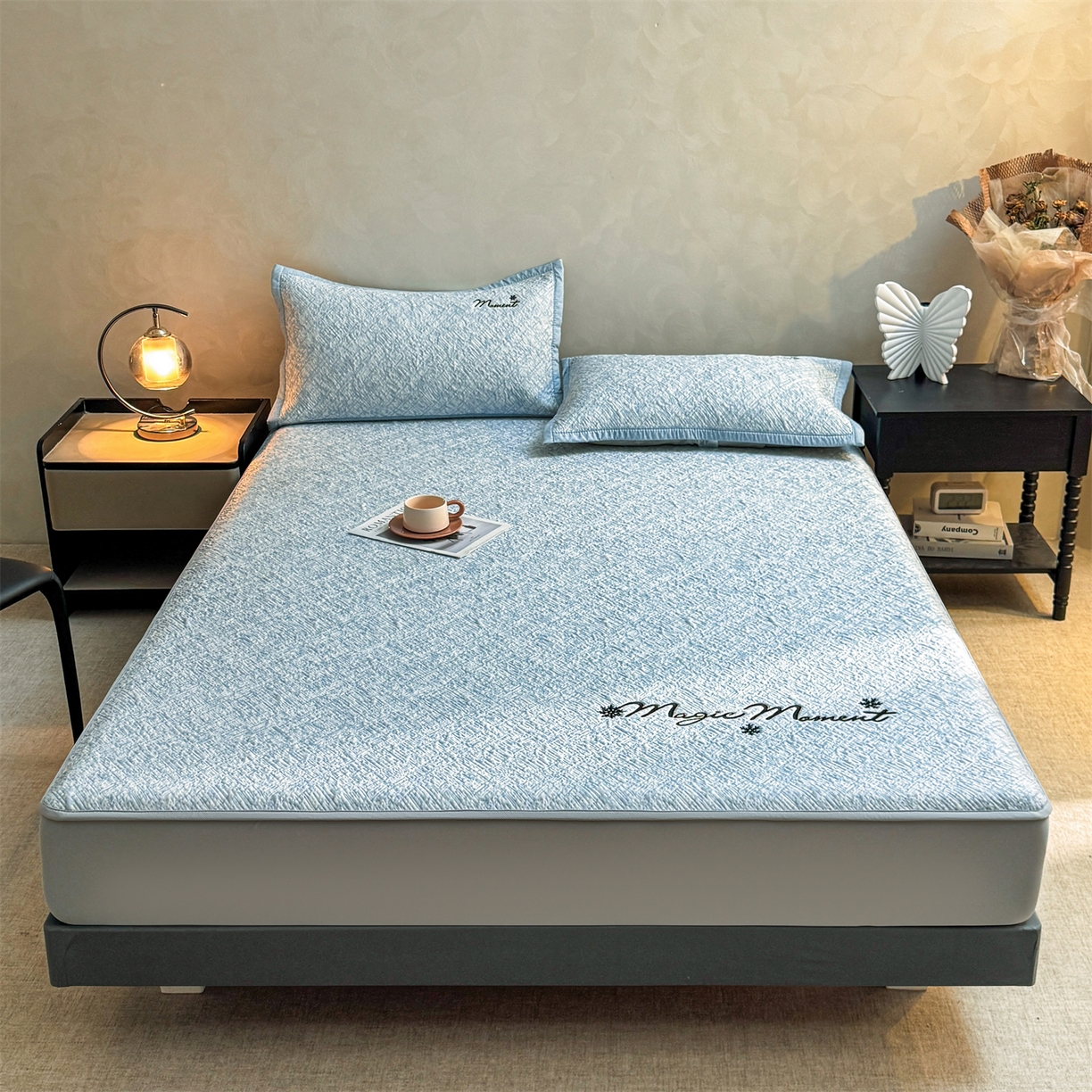 91家纺网 家纺一手货源 找家纺 慕木家纺 2026新款巴洛克刺绣系列冰豆豆凉席和床笠凉席席子空调软席 巴洛克-蓝 床笠款