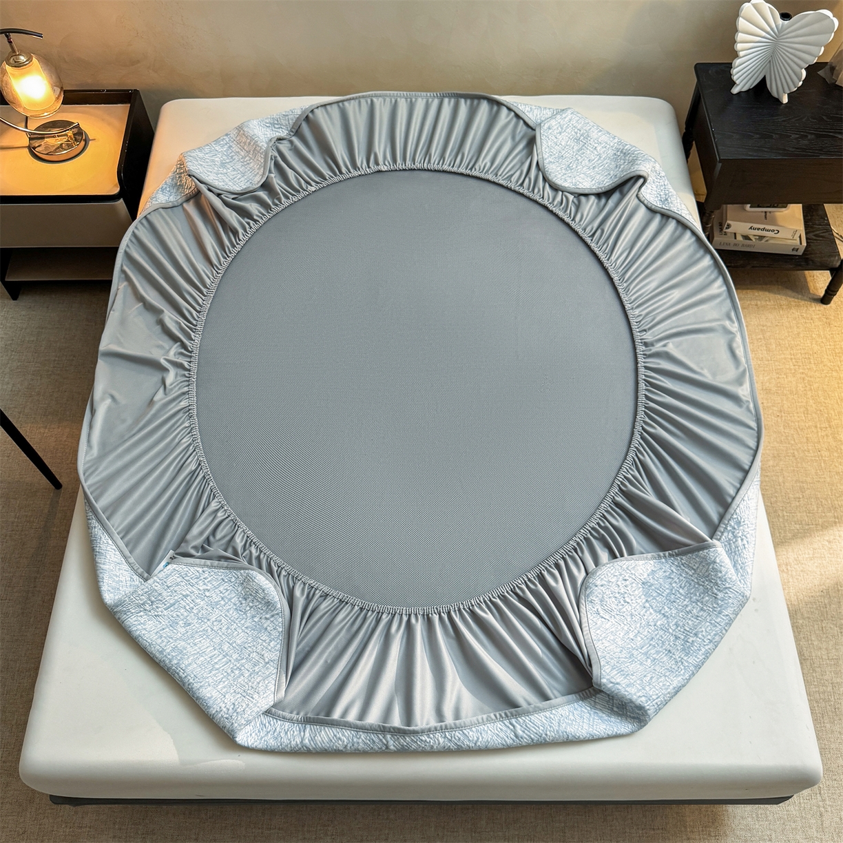 91家纺网 家纺一手货源 找家纺 慕木家纺 2026新款巴洛克刺绣系列冰豆豆凉席和床笠凉席席子空调软席 巴洛克-蓝 床笠款