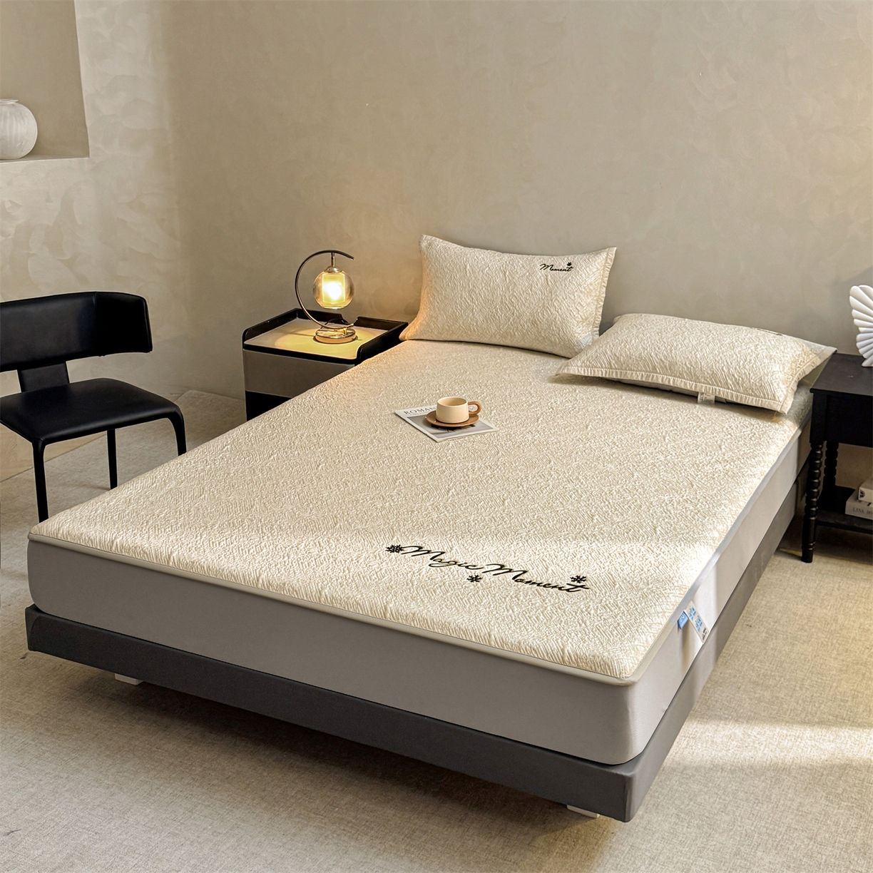 91家纺网 家纺一手货源 找家纺 慕木家纺 2026新款巴洛克刺绣系列冰豆豆凉席和床笠凉席席子空调软席 巴洛克-卡其 床笠款