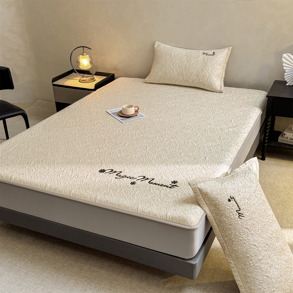 91家纺网 家纺一手货源 找家纺 慕木家纺 2026新款巴洛克刺绣系列冰豆豆凉席和床笠凉席席子空调软席 巴洛克-卡其 床笠款