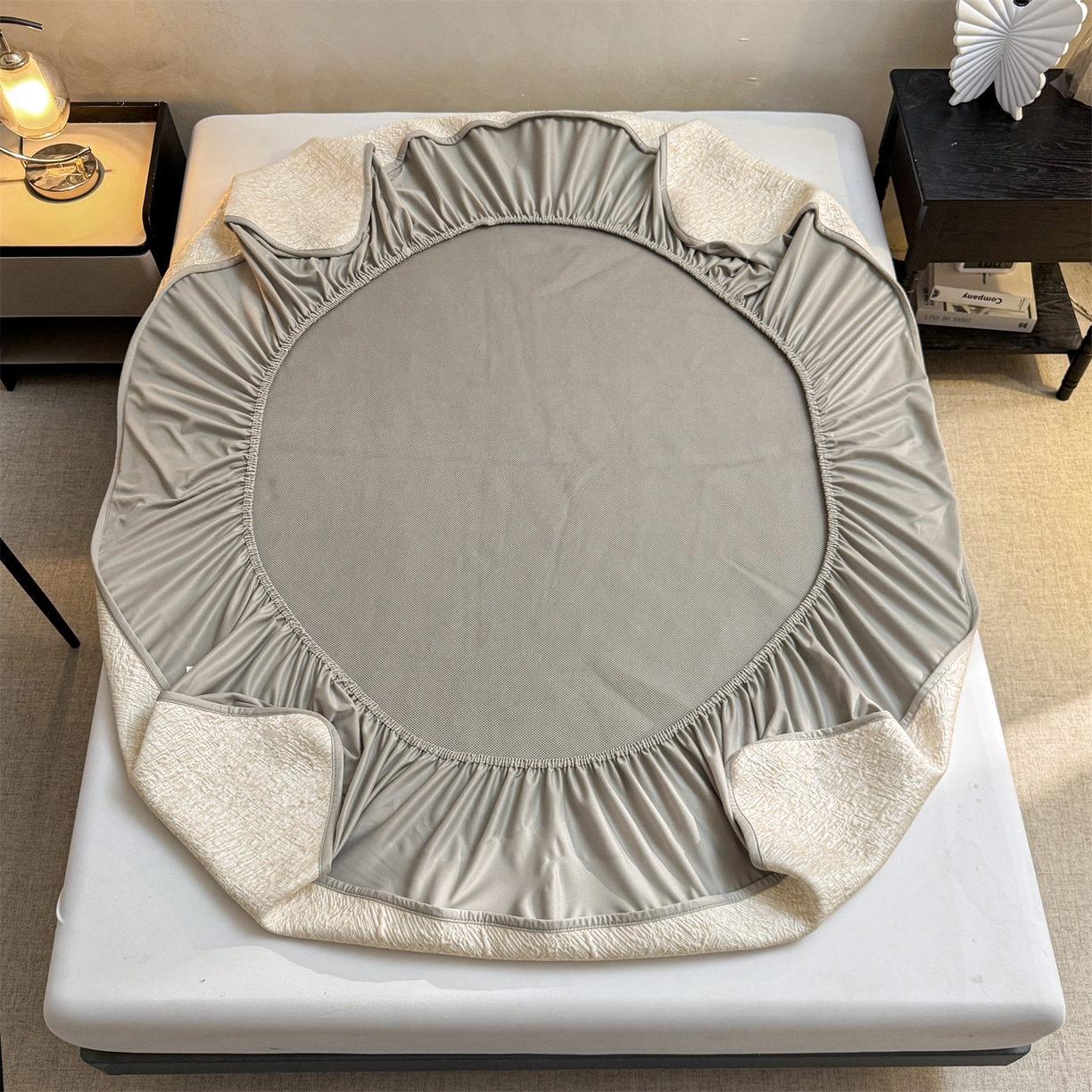 91家纺网 家纺一手货源 找家纺 慕木家纺 2026新款巴洛克刺绣系列冰豆豆凉席和床笠凉席席子空调软席 巴洛克-卡其 床笠款