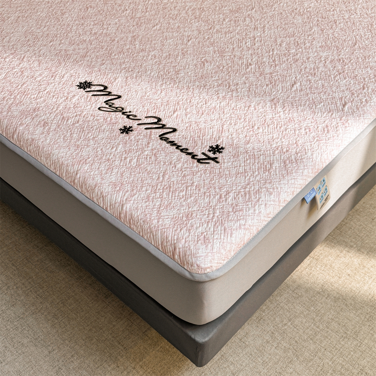 91家纺网 家纺一手货源 找家纺 慕木家纺 2026新款巴洛克刺绣系列冰豆豆凉席和床笠凉席席子空调软席 巴洛克-粉 床笠款