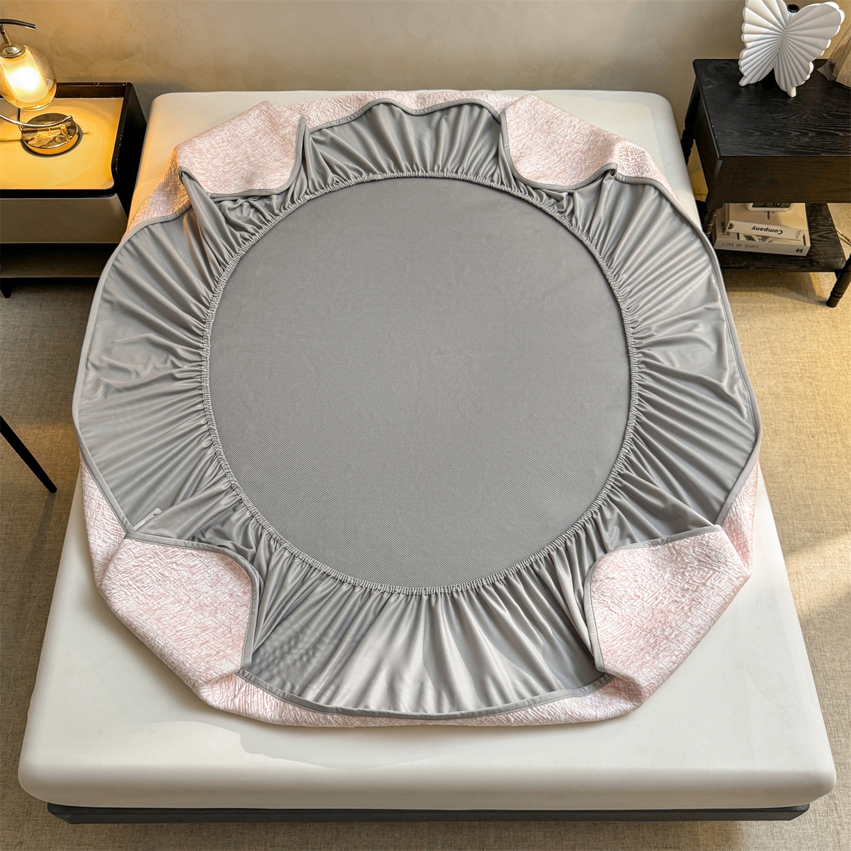 91家纺网 家纺一手货源 找家纺 慕木家纺 2026新款巴洛克刺绣系列冰豆豆凉席和床笠凉席席子空调软席 巴洛克-粉 床笠款