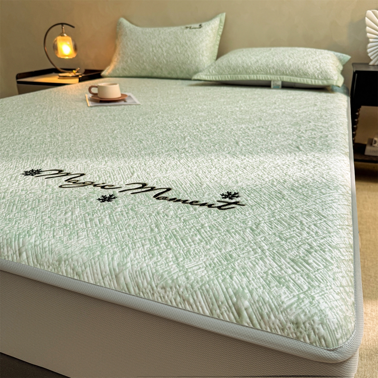 91家纺网 家纺一手货源 找家纺 慕木家纺 2026新款巴洛克刺绣系列冰豆豆凉席和床笠凉席席子空调软席 巴洛克-绿 床笠款