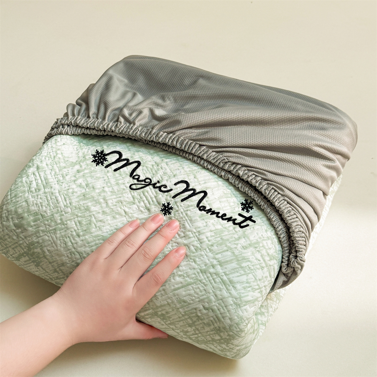 91家纺网 家纺一手货源 找家纺 慕木家纺 2026新款巴洛克刺绣系列冰豆豆凉席和床笠凉席席子空调软席 巴洛克-绿 床笠款