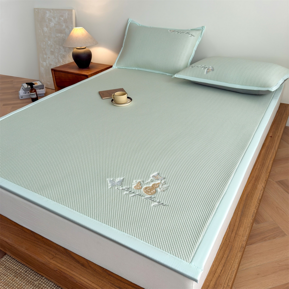 91家纺网 家纺一手货源 找家纺 女子家纺 2026新款5A抗菌PE提花凉感席 蝶舞福禄-绿（床席款）