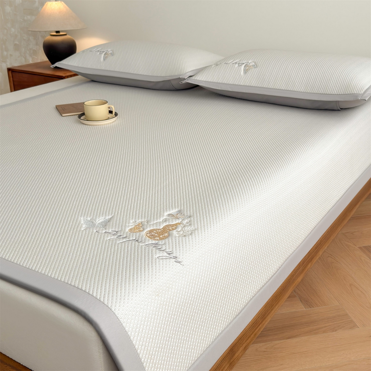 91家纺网 家纺一手货源 找家纺 女子家纺 2026新款5A抗菌PE提花凉感席 蝶舞福禄-咖（床席款）