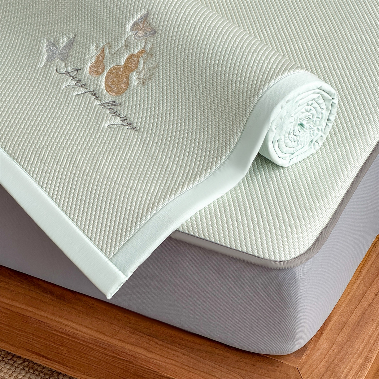 91家纺网 家纺一手货源 找家纺 女子家纺 2026新款5A抗菌PE提花凉感席 蝶舞福禄-绿（床笠款）