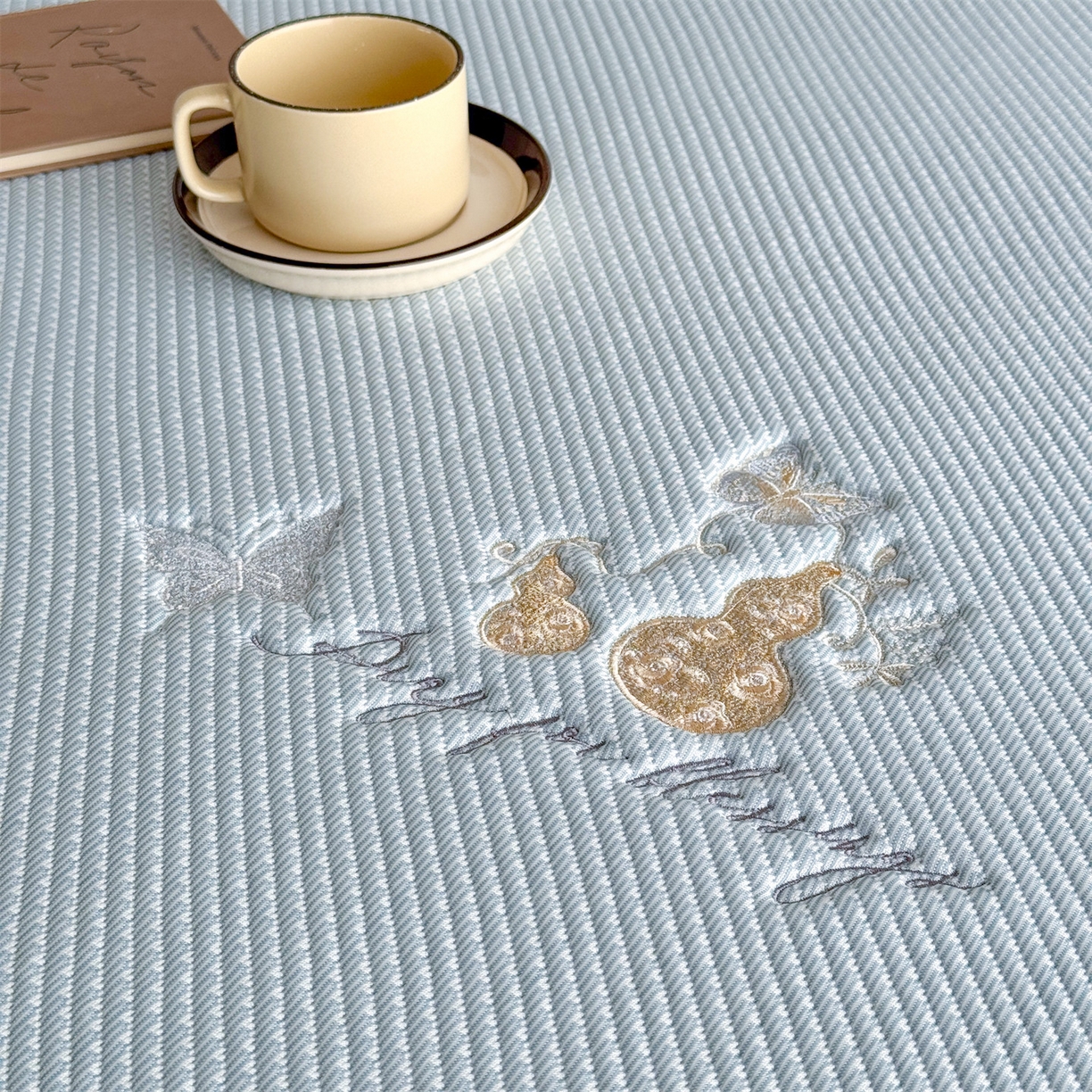 91家纺网 家纺一手货源 找家纺 女子家纺 2026新款5A抗菌PE提花凉感席 蝶舞福禄-蓝（床席款）