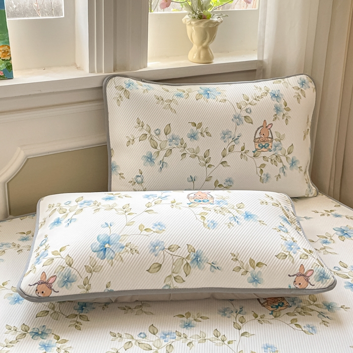 91家纺网 家纺一手货源 找家纺 女子家纺 2026新款斜纹凉感豆豆床笠款 床笠-浅夏花兔