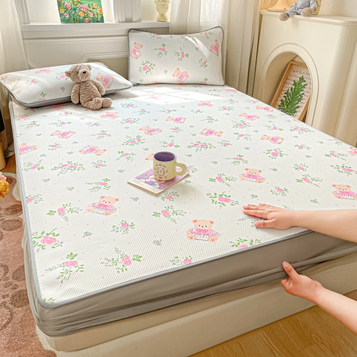 91家纺网 家纺一手货源 找家纺 女子家纺 2026新款斜纹凉感豆豆床笠款 床笠-粉花软熊