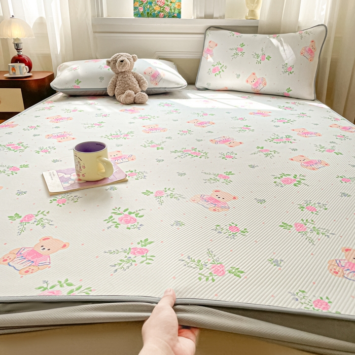 91家纺网 家纺一手货源 找家纺 女子家纺 2026新款斜纹凉感豆豆床笠款 床笠-粉花软熊