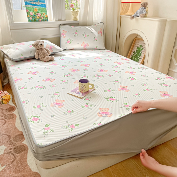 91家纺网 家纺一手货源 找家纺 女子家纺 2026新款斜纹凉感豆豆床笠款 床笠-粉花软熊