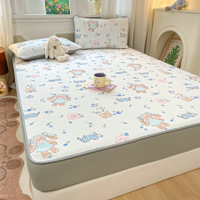 91家纺网 家纺一手货源 找家纺 女子家纺 2026新款斜纹凉感豆豆床笠款 床笠-花筐奶兔