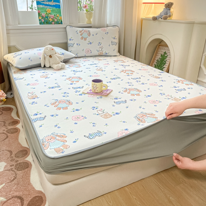 91家纺网 家纺一手货源 找家纺 女子家纺 2026新款斜纹凉感豆豆床笠款 床笠-花筐奶兔