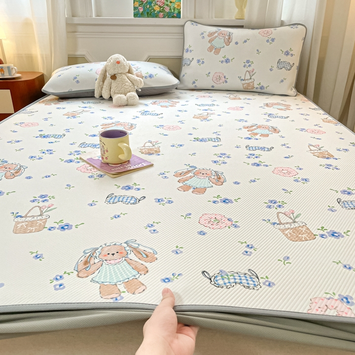 91家纺网 家纺一手货源 找家纺 女子家纺 2026新款斜纹凉感豆豆床笠款 床笠-花筐奶兔