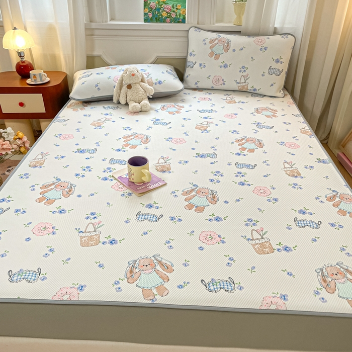 91家纺网 家纺一手货源 找家纺 女子家纺 2026新款斜纹凉感豆豆床笠款 床笠-花筐奶兔